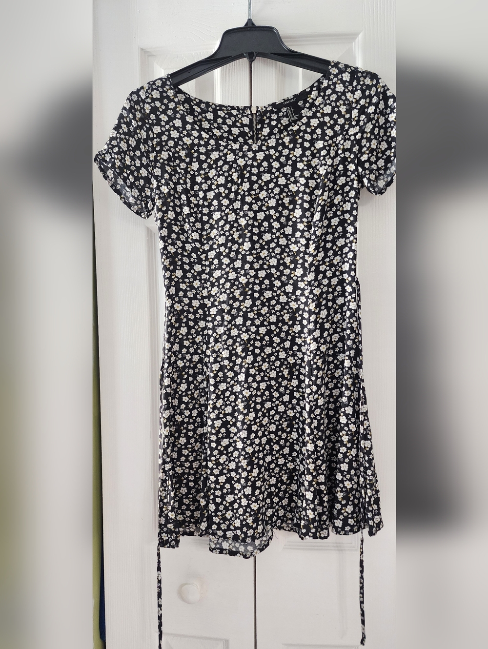 3 For $25.   Forever 21 Black Floral Dress with White and Yellow Daisies